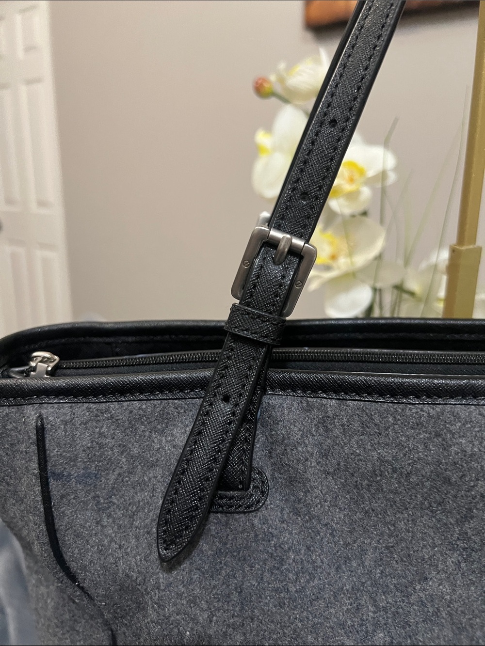 Tory Burch Gray Wool Buckle Tote with Black Leather Details GUC retail $349 - Picture 3 of 10